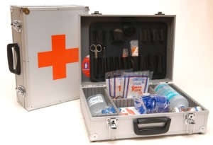 FRANCISCO CABRERA prestadores de Servicio tecnico en Chile en Recoleta |  BOTIQUIN MASSON PARA 50 PERSONAS MALETA ALUMINIO 40X30X14 CMS CON LLAVES, BOTIQUIN NEGRO CON BANDEJAS INTERIORES-BOTIQUINES PLASTIFICADOS BASICOS