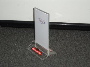 Jorge Castillo A. prestadores de Servicio tecnico en Chile en Santiago |  ACRILICOS PORTA FOLLETOS - DISPLAYS ACRILICO, Soporte Zapatillas para Panel Ranurado