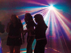  prestadores de Servicio tecnico en Chile en Santiago |  sonido iluminaci&ograve;n ,dj arriendo para fiestas (fono 5161429)djs dj , arriendo data show, servicio de karaokes, taca tacas, 