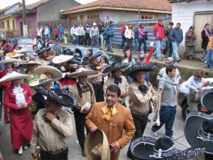 jose gabriel prestadores de Servicio tecnico en Chile en La Florida |  mariachi chile azteca para dia de la madre, un regalo que no se olvidar&aacute;, linda serenata para ese dia tan especial